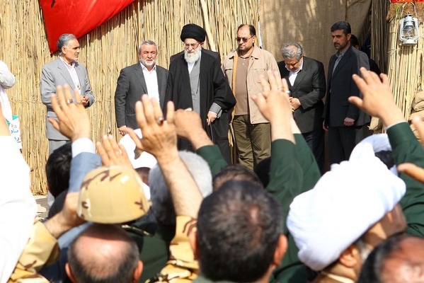 الإمام الخامنئي: الدفاع المقدس عكس صمود شعبنا بوجه الاستكبار