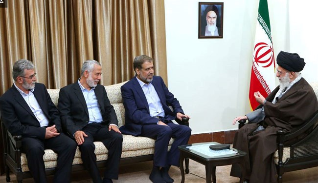 الإمام الخامنئي: الدفاع عن فلسطين رمز للدفاع عن الإسلام