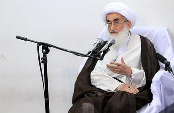 آية الله العظمى نوري الهمداني: الثورة الإسلامية قطعت يد الاستكبار العالمي عن إيران لتحصل علي الاستقلال