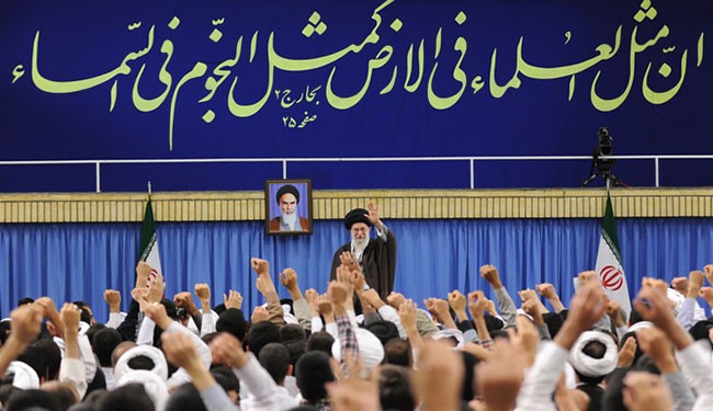 قائد الثورة الإسلامية: الأجواء الافتراضية ساحة حرب حقيقية