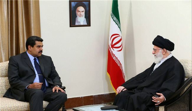 الإمام الخامنئي: انهيار أسعار النفط أسبابه سياسية وليست اقتصادية