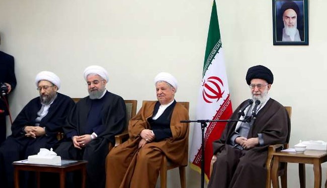 قائد الثورة الإسلامية: مشاركة الشعب الكبيرة في الانتخابات برهان على ثقته بالنظام الإسلامي