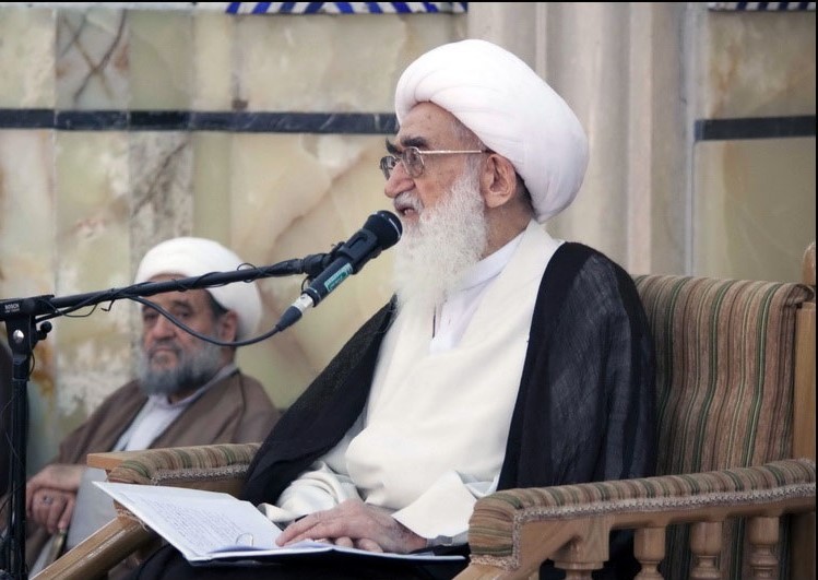 آية الله نوري همداني: استطاع الإمام الخميني الراحل (ره) التصدي للتحديات الخطيرة من خلال توحيد الشعب 