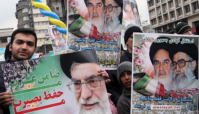 إيران تحتفل بثورتها وترفض لغة التفاوض مع التهديد