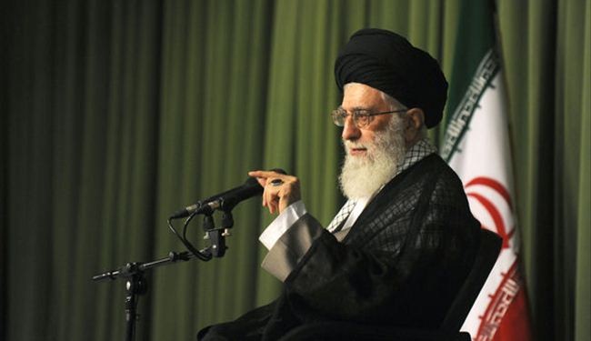 الإمام الخامنئي يدعو لتنشيط الحركة العلمية في البلاد