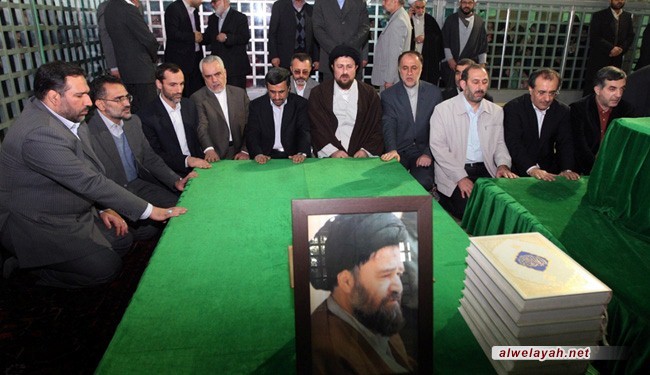 أحمدي نجاد: الإمام الخميني كان سياسياً بارعاً وزاهداً