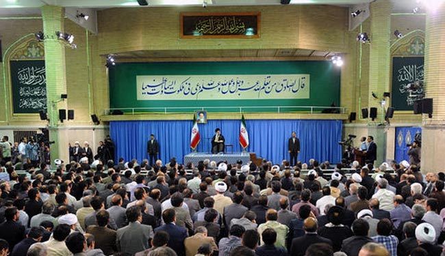 الإمام الخامنئي: أحد مخططات الأعداء إيقاف الحركة العلمية في البلاد