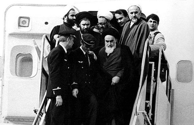 مشاهد من مراسم استقبال الإمام الخميني في مطار مهرآباد