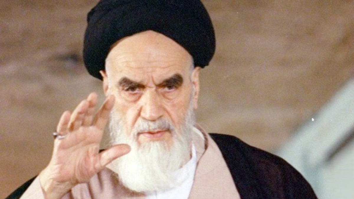 سلسلة من عبق الإمام الخميني (قدس سره) – الحلقة (44): حب الشهادة منحة إلهية للأمة