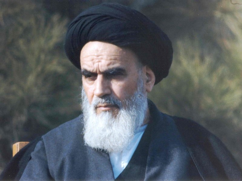 سلسلة من عبق الإمام الخميني (قدس سره) – الحلقة (54): ليعلم الأعداء، أن الثورة الإسلامية تختلف عن سائر الثورات
