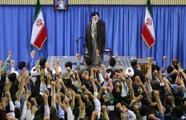 القائد وهموم الشباب الجامعيين