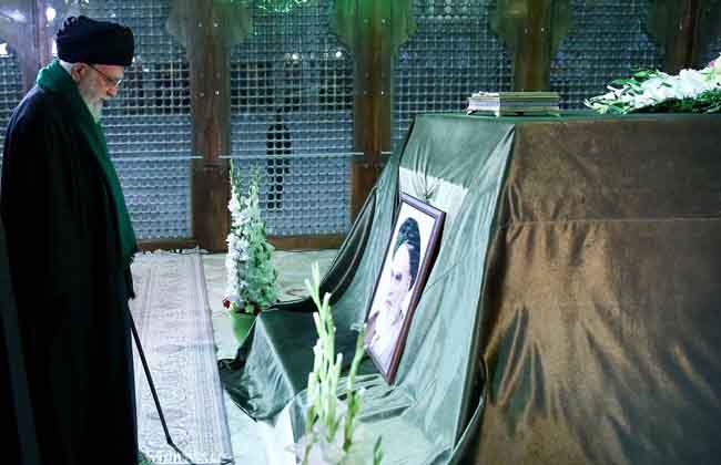 زيارة الإمام الخامنئي لمرقد الإمام الخميني وروضة الشهداء