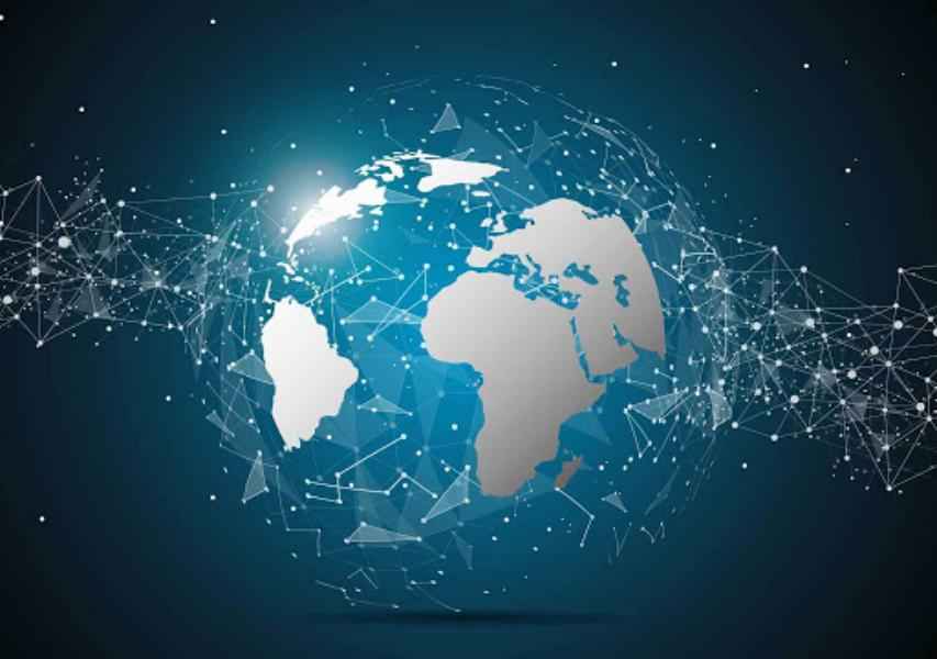  الإمام الخامنئي (دام ظله): الإيمان يحدد اتجاه العلم