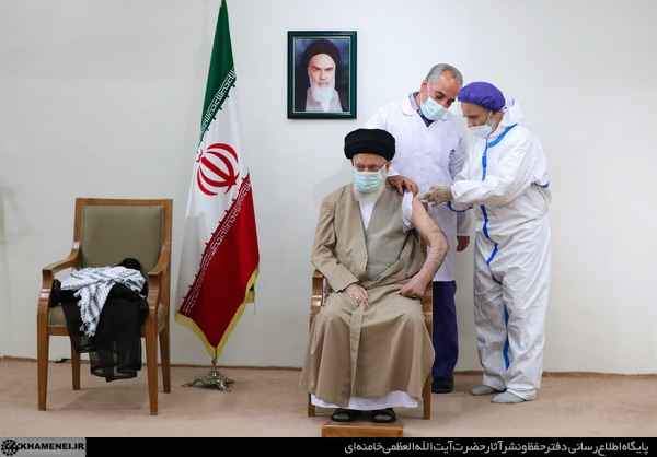 الإمام الخامنئي تلقى الجرعة الأولى من لقاح كورونا الإيراني