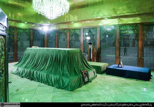 زيارة الإمام الخامنئي لمرقد الإمام الخمينيّ وروضة الشهداء في جنّة الزّهراء
