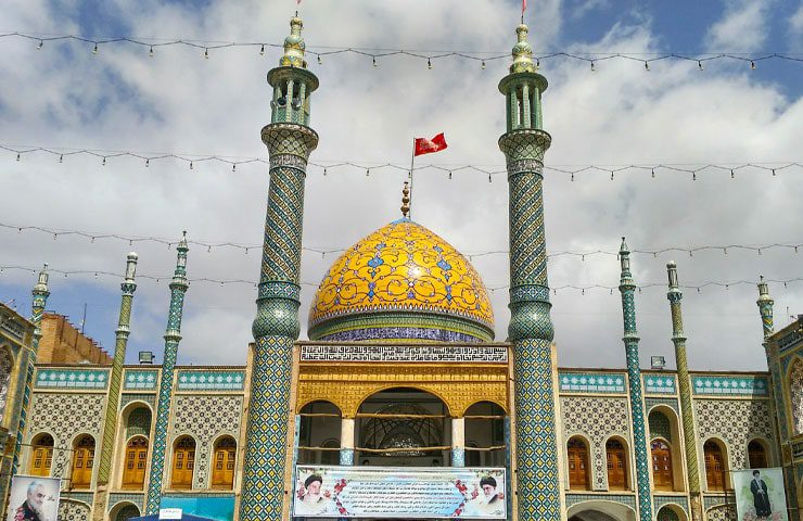 ينشرلأول مرة – زيارة الإمام الخامنئي (دام ظله) حرم علي ابن محمد الباقر (ع) في مشهد أردهال بمدينة كاشان 