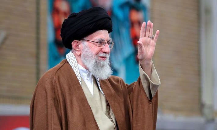 مشاهد من حضور الإمام الخامنئي (دام ظله) في مدينة خوزستان عام 1997 م