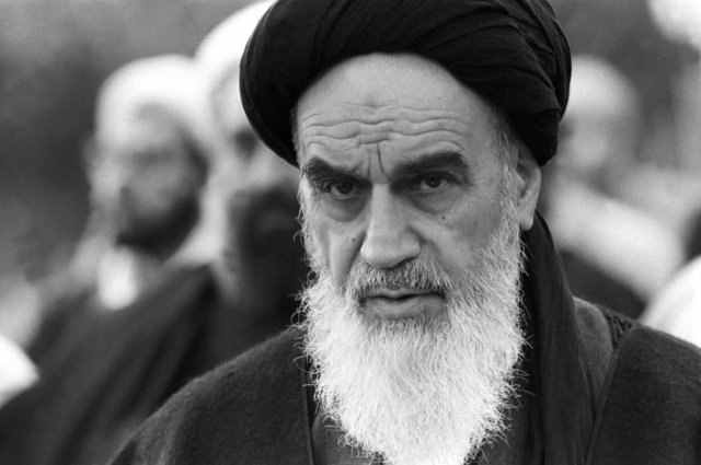 الإمام الخمينيّ (ره) كان شخصيّة مُتّقية وورعة وشجاعة ومن أهل الروحانيّة