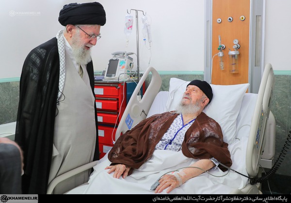 قائد الثورة الإسلاميّة يعود آية الله مكارم الشيرازي