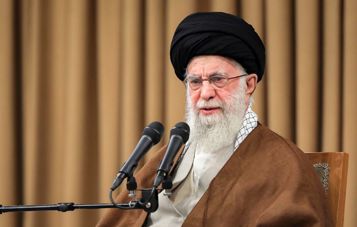 ما هو سبب عداء أمريكا لإيران ؟