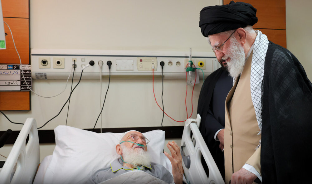 قائد الثورة الإسلاميّة يعود آية الله العظمى الشيخ نوري الهمداني