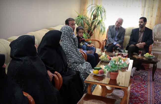 شاهد ردة فعل عائلة الشهيد سيف الله طهراني بعد العثور على جثمانيه