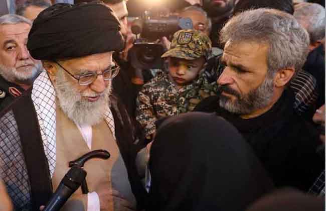 لقاء القائد مع عائلة الشهيد حججي