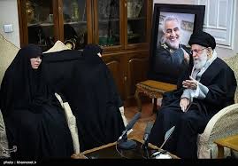 زيارة الإمام الخامنئي (دام ظله) لعائلة الشهيد القائد الحاج قاسم سليماني 