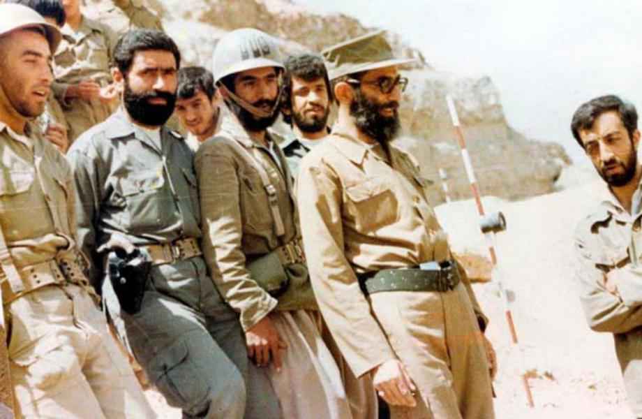 مشاهد نادرة من الإمام الخامنئي في جبهات القتال