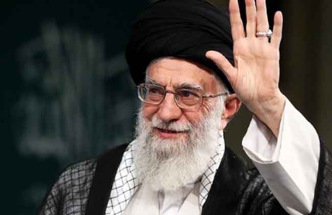 مقطع لزيارة سماحة الإمام الخامنئي لعائلتي الشهيد محوريان والشهيد ساماني