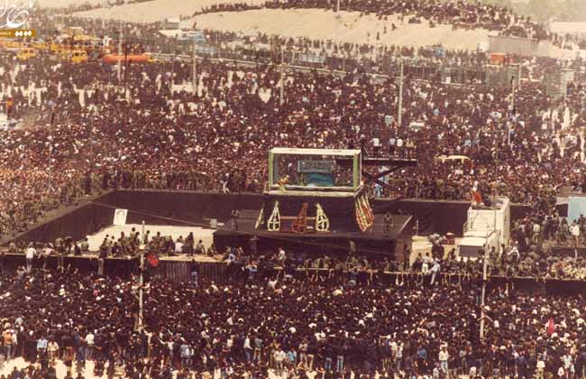 لقطات للامام الخميني وتشييعه