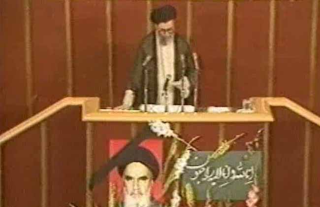 وثائقي إنتخاب الإمام الخامنئي للقيادة (3)