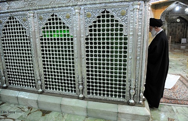 زيارة القائد لضريح الامام الرضا عليه السلام 