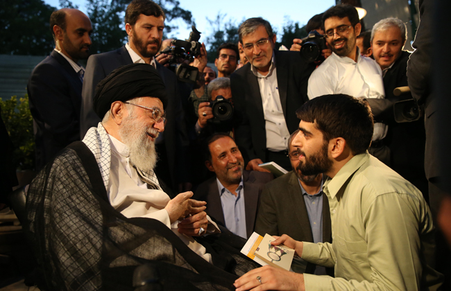 الثورة الإسلامية علاقة قلبية بين الشعب والمسؤولين