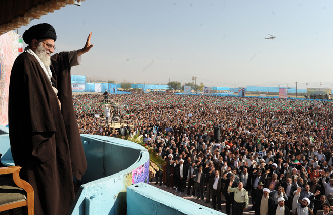 استقبال أهالي يزد للإمام الخامنئي
