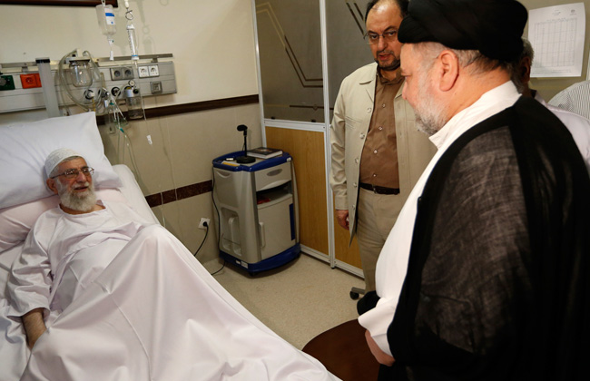 زيارة السيد جواد الشهرستاني(ممثل اية الله السيستاني) للقائد في المشفى