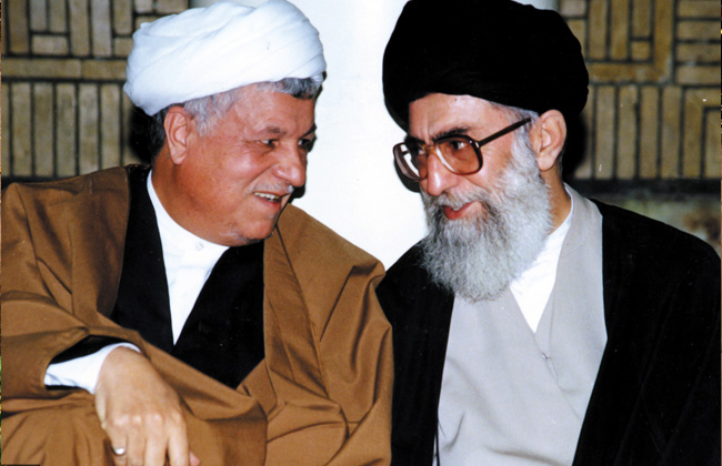 زيارة القائد والمرحوم هاشمي للامام بالمستشفى