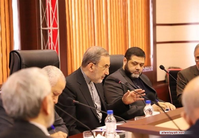 ولايتي: المقاومة تشكل السبيل الوحيد لمواجهة الأعداء ومؤامراتهم