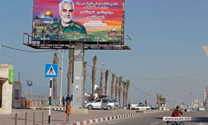 في الذكرى الثانية لاستشهاد قادة النصر؛ شوارع غزة تتزين بصور الشهيد "قاسم سليماني" احياءً لذكراه