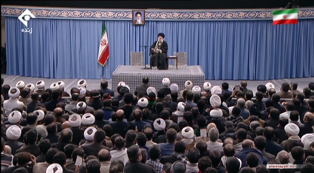 قائد الثورة الإسلامية يستقبل الآلاف من أهالي مدينة قم