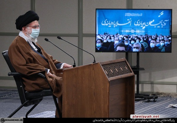 قائد الثورة الإسلامية: علينا أن نشكر الله لأن انتفاضة تبريز تكلّلت بانتصار الثورة الإسلامية