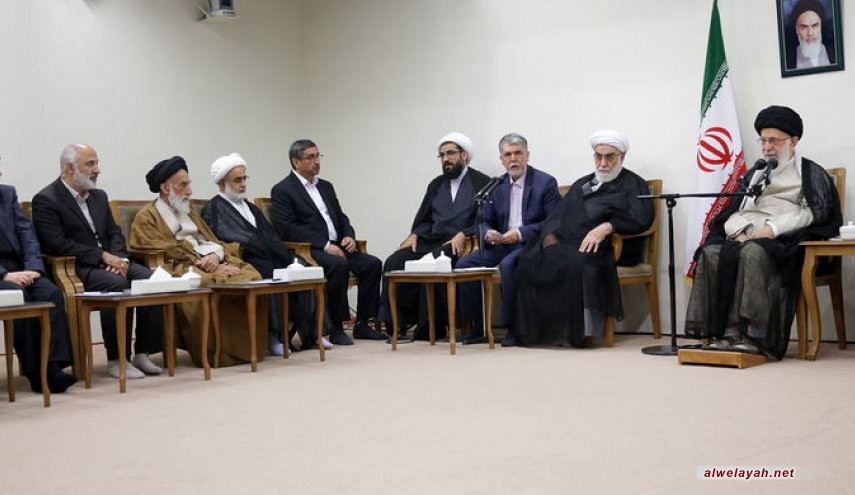قائد الثورة الإسلامية: تكريم علماء الدين تكريم للمعارف الالهية