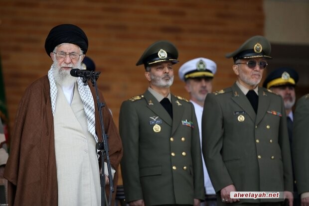 قائد الثورة الإسلامية: مطالب الشعبين اللبناني والعراقي تتحقق فقط في أطر الآليات القانونية