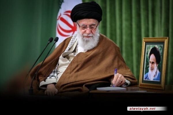 قائد الثورة الإسلامية يعزي بوفاة نجل آية الله طالقاني وشقيق إعلامي بارز