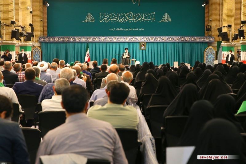 قائد الثورة الإسلامية: الشهداء غيروا مصير إيران