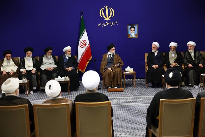 الإمام الخامنئي: المرحوم النائيني فقيه استثنائي وركن راسخ من أركان الحوزة العلمية العريقة في النجف