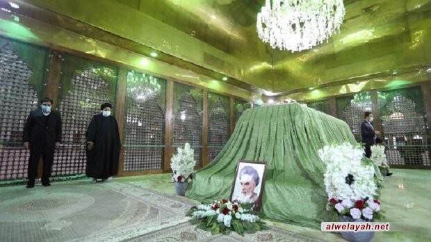 في مرقد الإمام الخميني (ره)؛ الرئيس الإيراني يجدد العهد والميثاق مع مبادئ مفجر الثورة الإسلامية