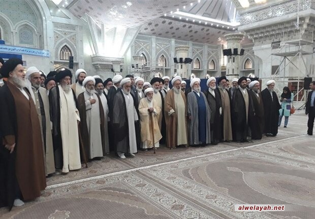 في مرقد الإمام الخميني(ره)؛ أعضاء مجلس الخبراء يجددون العهد والميثاق مع مبادئ الإمام الخميني (ره)