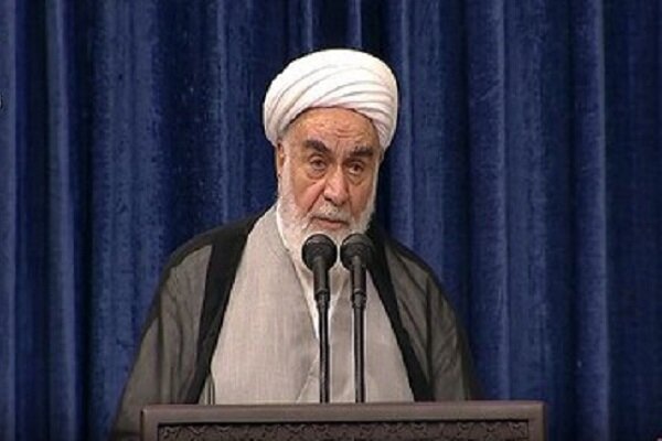 حجة الإسلام کلبایکاني: قائد الثورة الإسلامية يحمل راية المقاومة ضد الطغيان