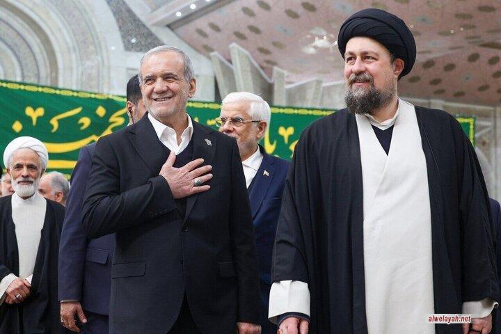 الرئيس الإيراني وأعضاء الحكومة يجددون العهد والميثاق مع الإمام الخميني(ره)
